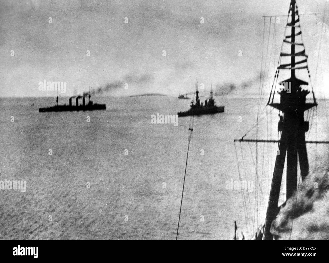 Navires de guerre britanniques à la bataille près de l'administration des îles Falkland, 1914 Banque D'Images