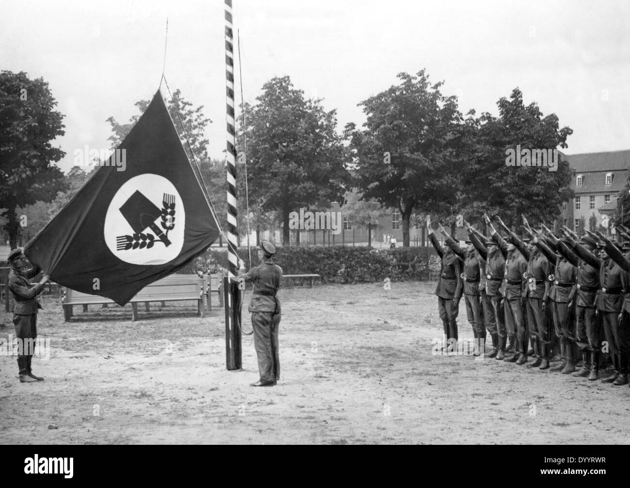 Le drapeau de l'Arbeitsdienst Freiwilliger à Berlin Spandau, 1933 Banque D'Images