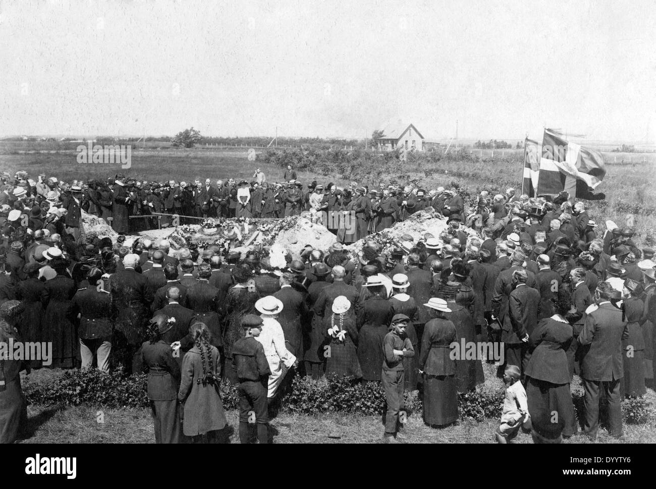 L'ensevelissement des victimes allemandes de la bataille du Jutland, 1916 Banque D'Images