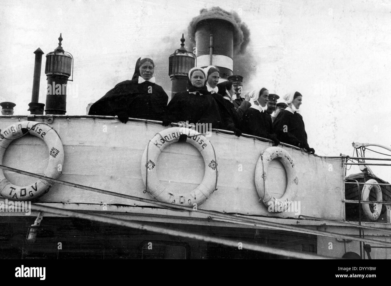 Infirmières allemandes sur un bateau à Kaunas, 1916 Banque D'Images