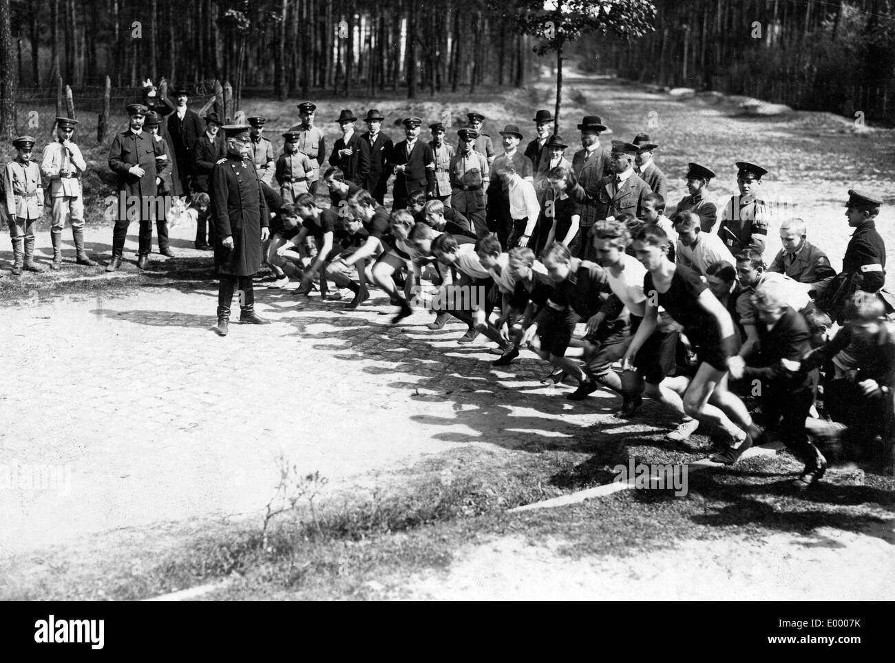 La concurrence d'exécution de jeunes garçons, 1916 Banque D'Images