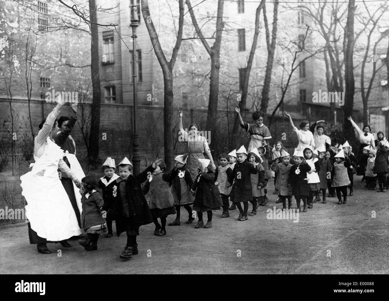 Le jardin d'enfants qui jouent, 1914 Banque D'Images