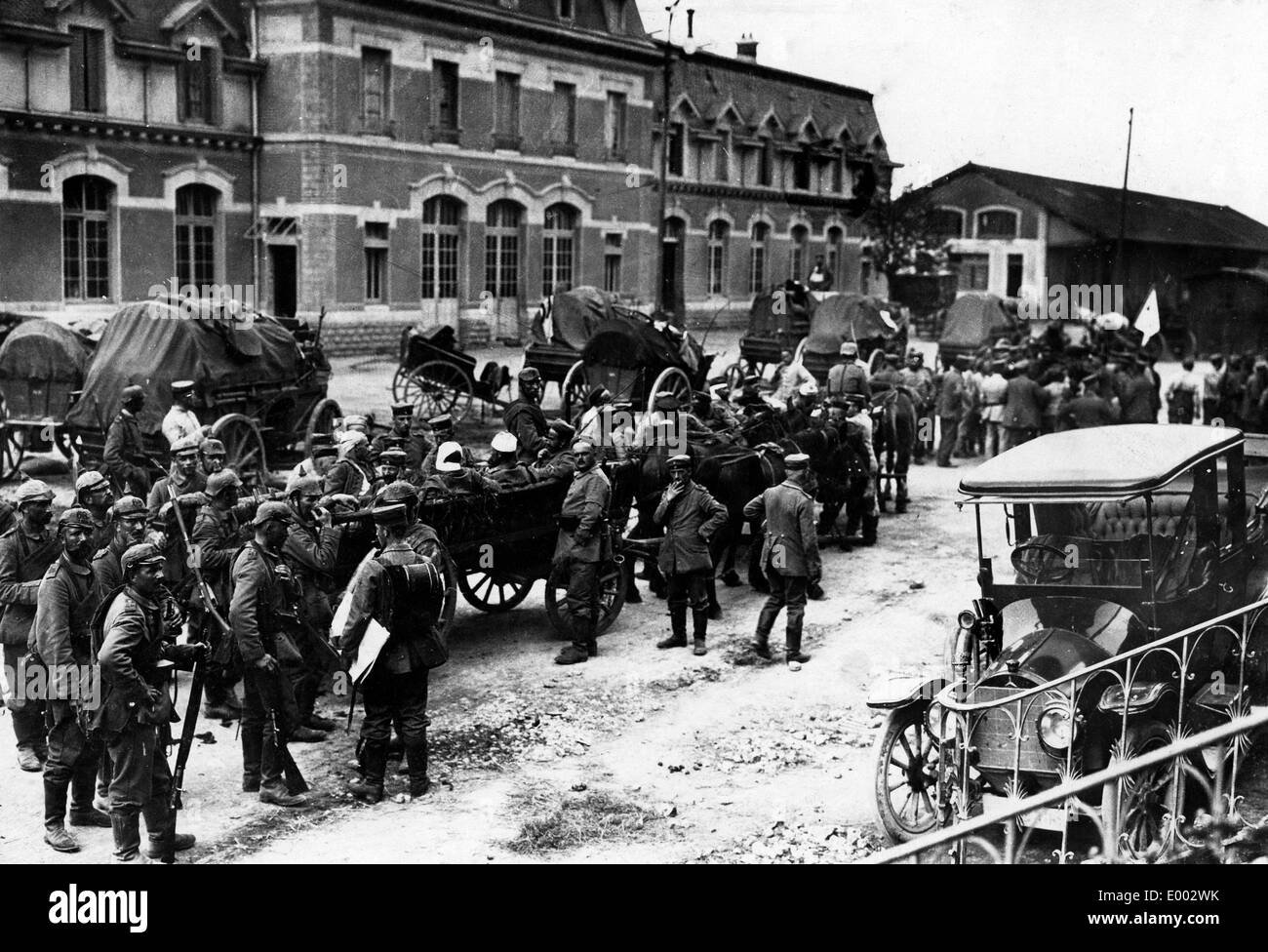 Transport de soldats allemands blessés dans la région de Conflans, 1914 Banque D'Images