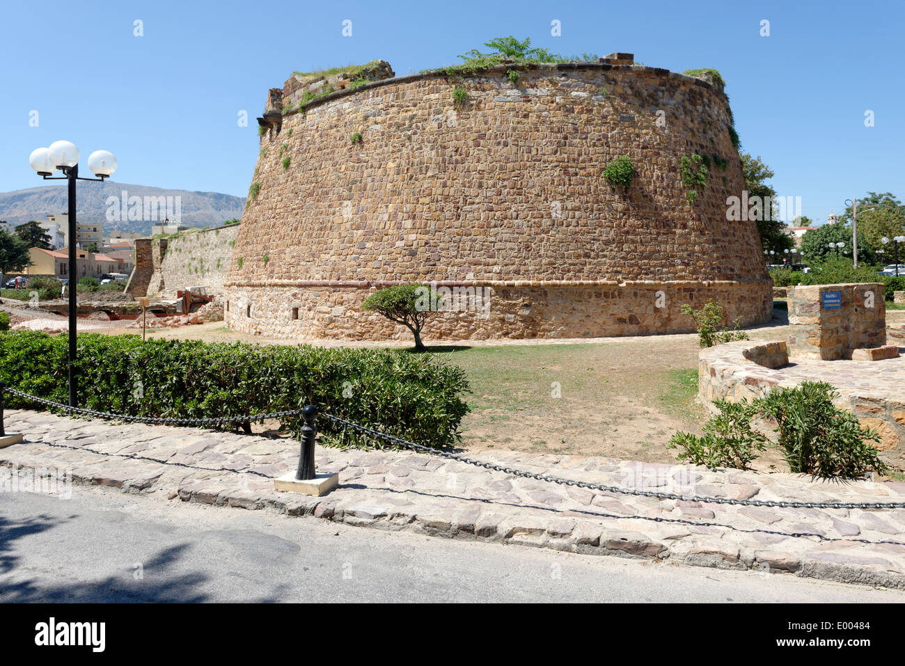 La tour circulaire vénitien près de l'entrée principale forteresse ou Kastro la ville de Chios Chios Grèce gate connu sous le nom de porte Banque D'Images