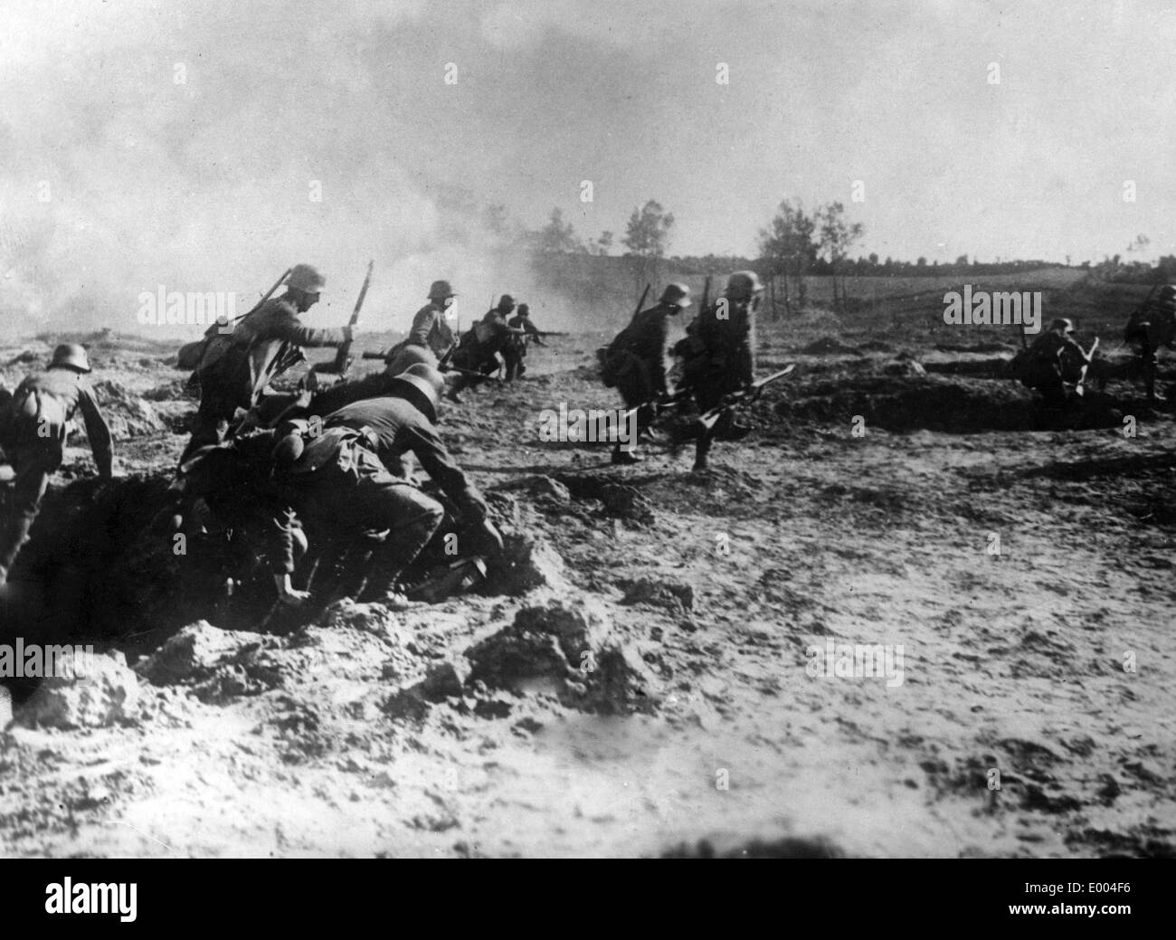 L'attaque des soldats allemands sur le front de l'Ouest Banque D'Images