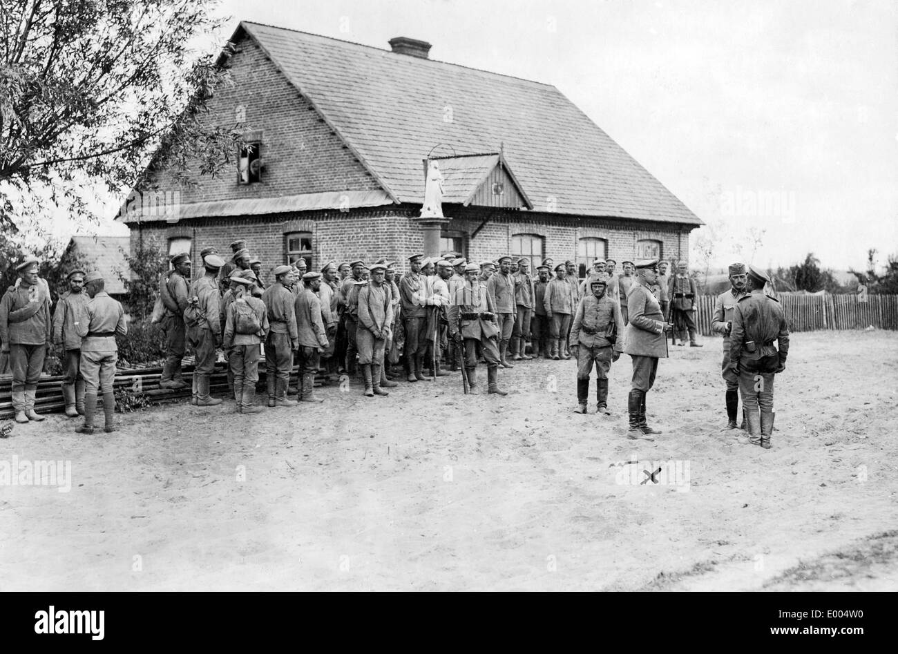 Prince Eitel Friedrich observe un interrogatoire, 1915 Banque D'Images