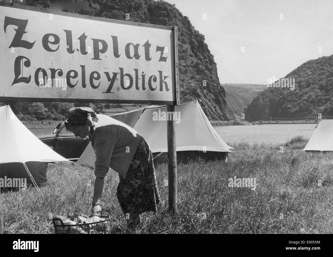 Camping sur le Rhin, 1952 Banque D'Images