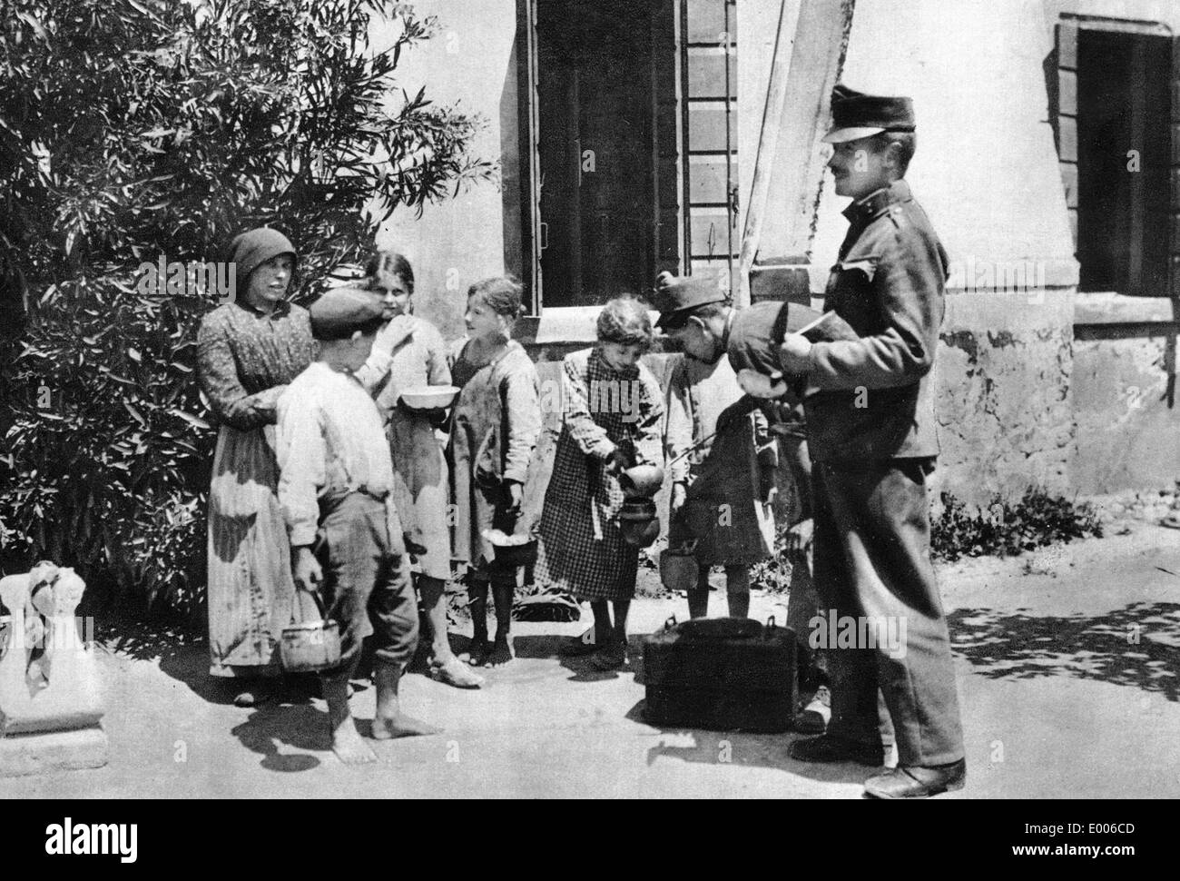 La distribution de nourriture aux enfants de Venise, 1918 Banque D'Images