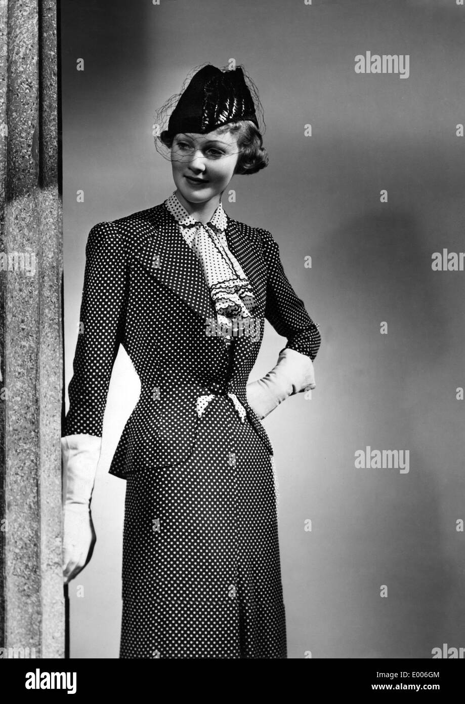 La mode pour femmes, 1937 Photo Stock - Alamy