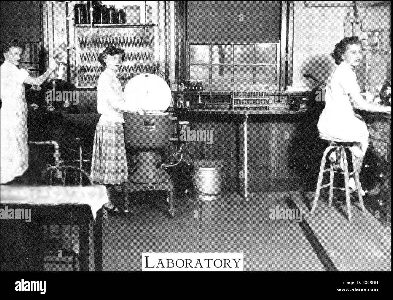 Le laboratoire de l'hôpital communautaire Elliot à Keene, New Hampshire, soutient la recherche médicale et les services de diagnostic, contribuant ainsi aux besoins de santé de la communauté locale. L'hôpital, qui fait partie intégrante du système de santé de Keene, fournit des services essentiels pour la santé publique. Banque D'Images