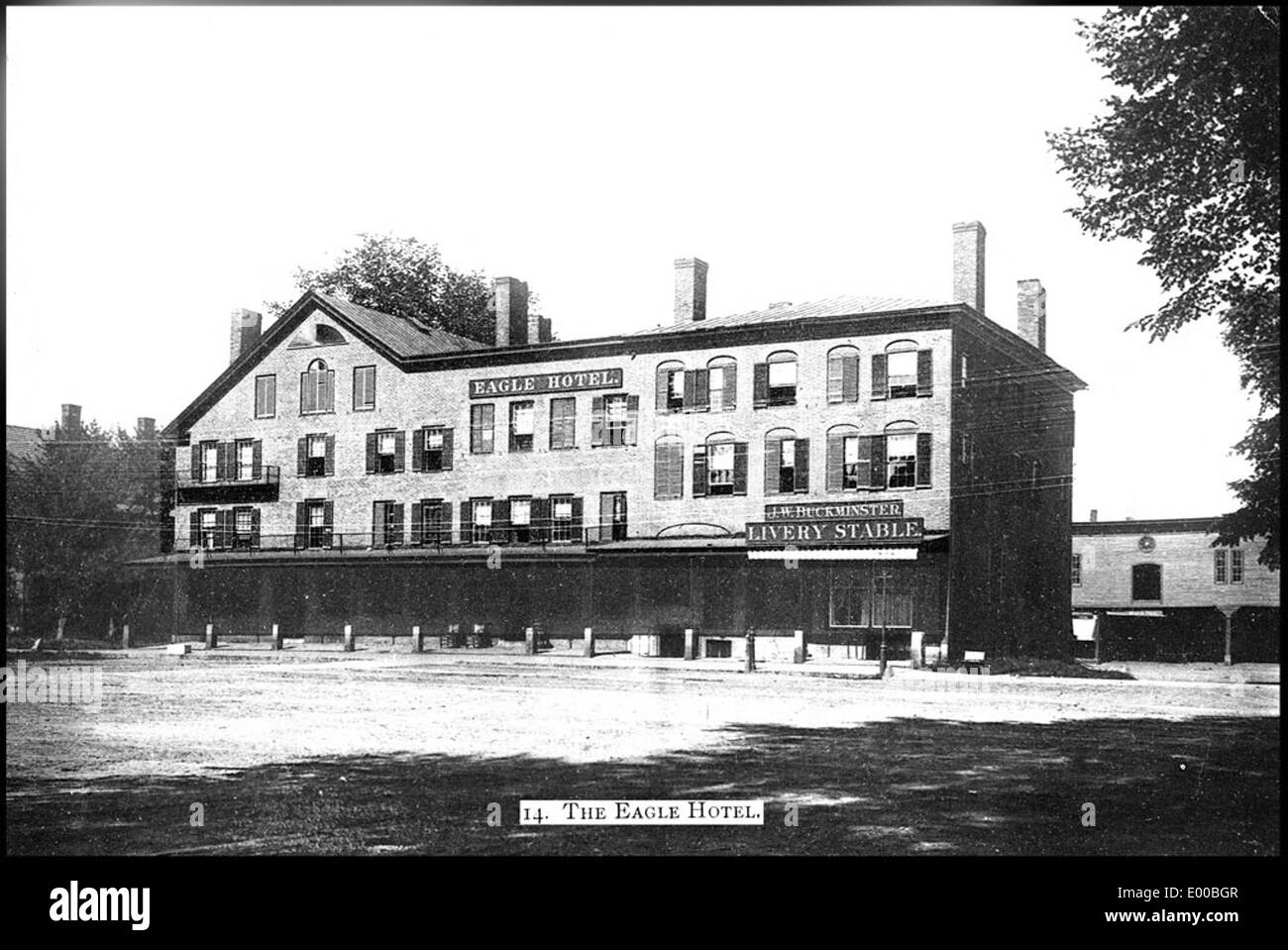 L'Eagle Hotel, situé à Keene, New Hampshire, est un bâtiment historique qui s'est tenu comme un point de repère notable dans la ville. Il représente les débuts de l'architecture et de l'hôtellerie dans la région, contribuant au développement de Keene au cours des XIXe et début du XXe siècles. Banque D'Images