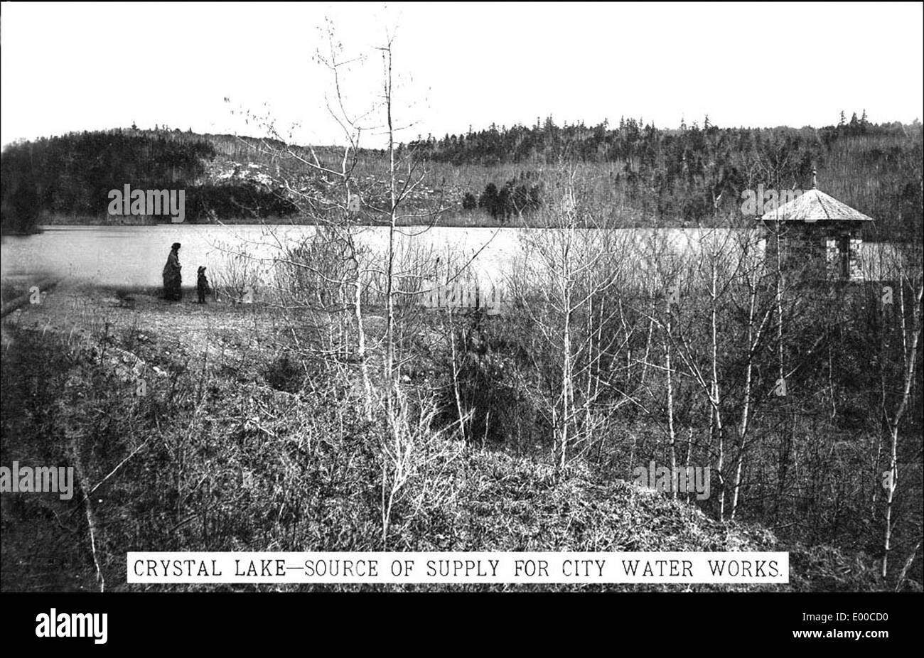Goose Pond, également connu sous le nom de Crystal Lake, est situé à Keene, New Hampshire. Le lac serein est une destination populaire pour les loisirs de plein air, y compris le canotage, la pêche et la natation, avec ses eaux claires et la beauté naturelle environnante qui en font un endroit idyllique pour les habitants et les visiteurs. Banque D'Images