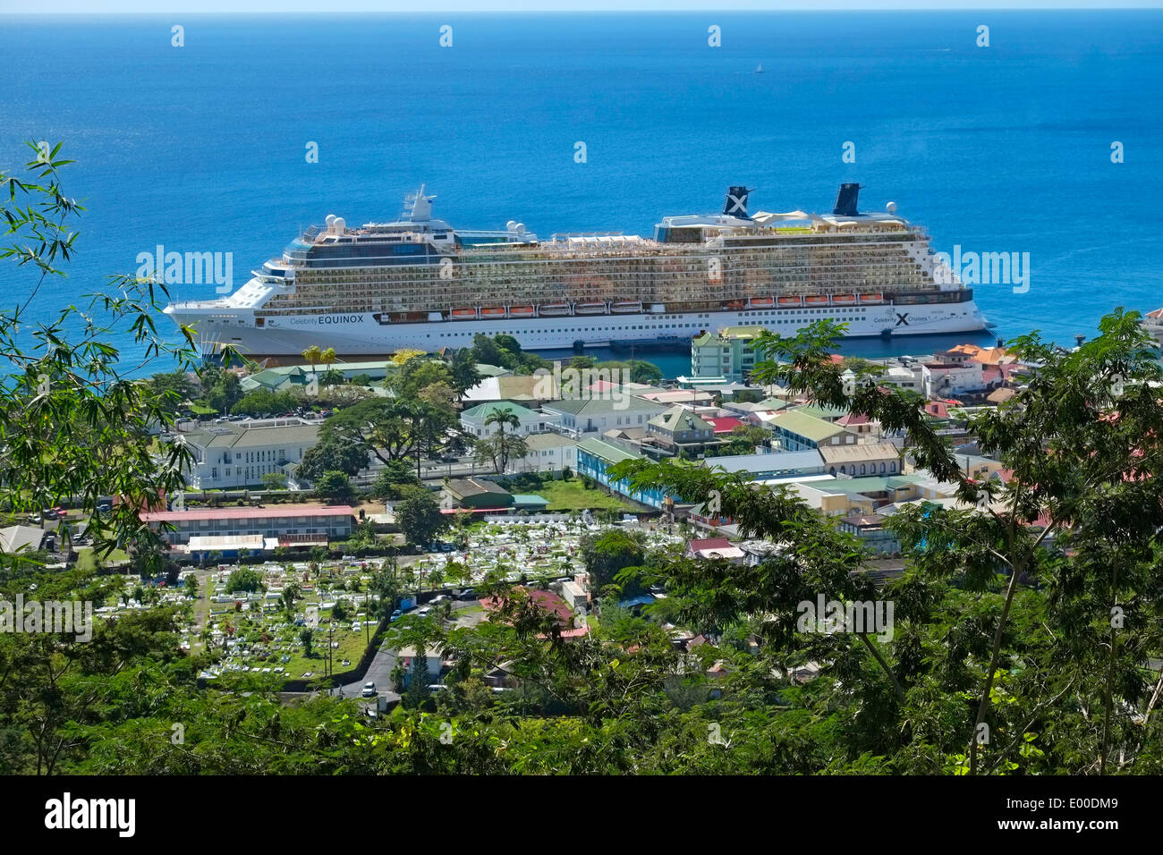 Morne Bruce donnent sur la DOMINIQUE Roseau Nation Mer des Caraïbes Îles Windward Banque D'Images
