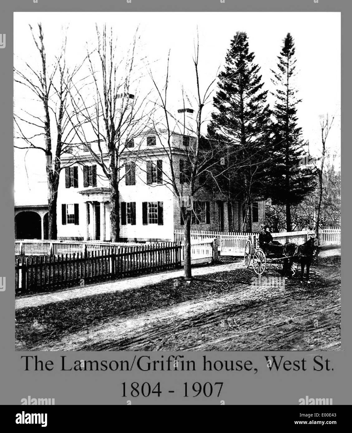 Cette photographie historique représente la maison Griffin (Lamson) à Keene, New Hampshire, mettant en valeur sa conception architecturale et le caractère historique charmant du bâtiment. Banque D'Images
