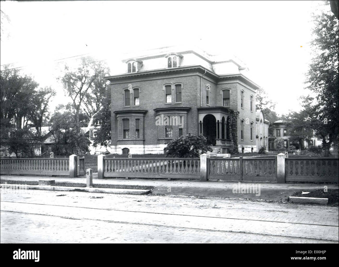 Le bâtiment du temple maçonnique à Keene, New Hampshire, conçu par Bion Whitehouse, est un monument historique important. Elle a été construite au XIXe siècle et reste un élément important du patrimoine architectural de la ville. Banque D'Images