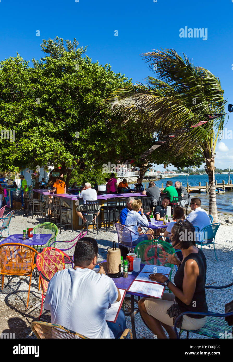 À l'Bridgetender bar Waterfront Inn près de Bridge Street Pier, Bradenton Beach, Anna Maria Island, la Côte du Golfe, Florida, USA Banque D'Images