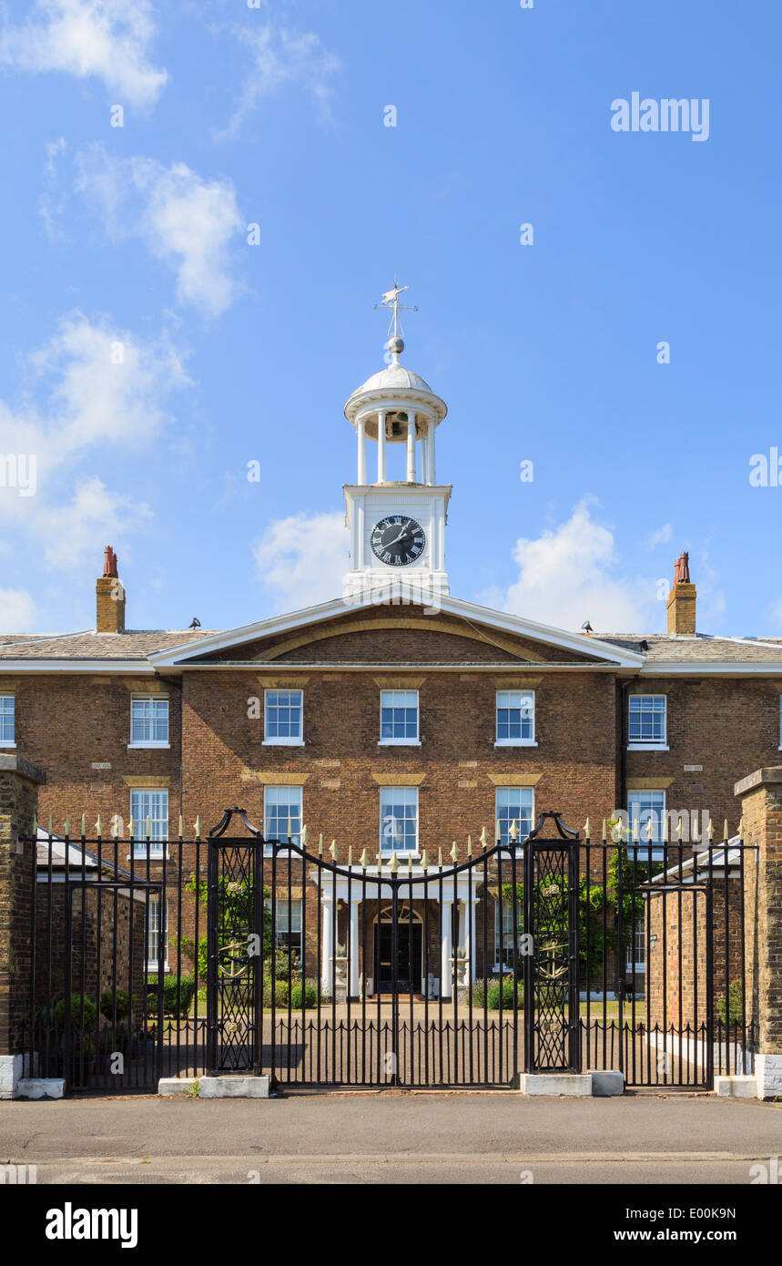 Ancienne école de musique des Royal Marines convertis en appartements privés après avoir été bombardée par l'IRA. Kent Walmer Deal England UK Banque D'Images