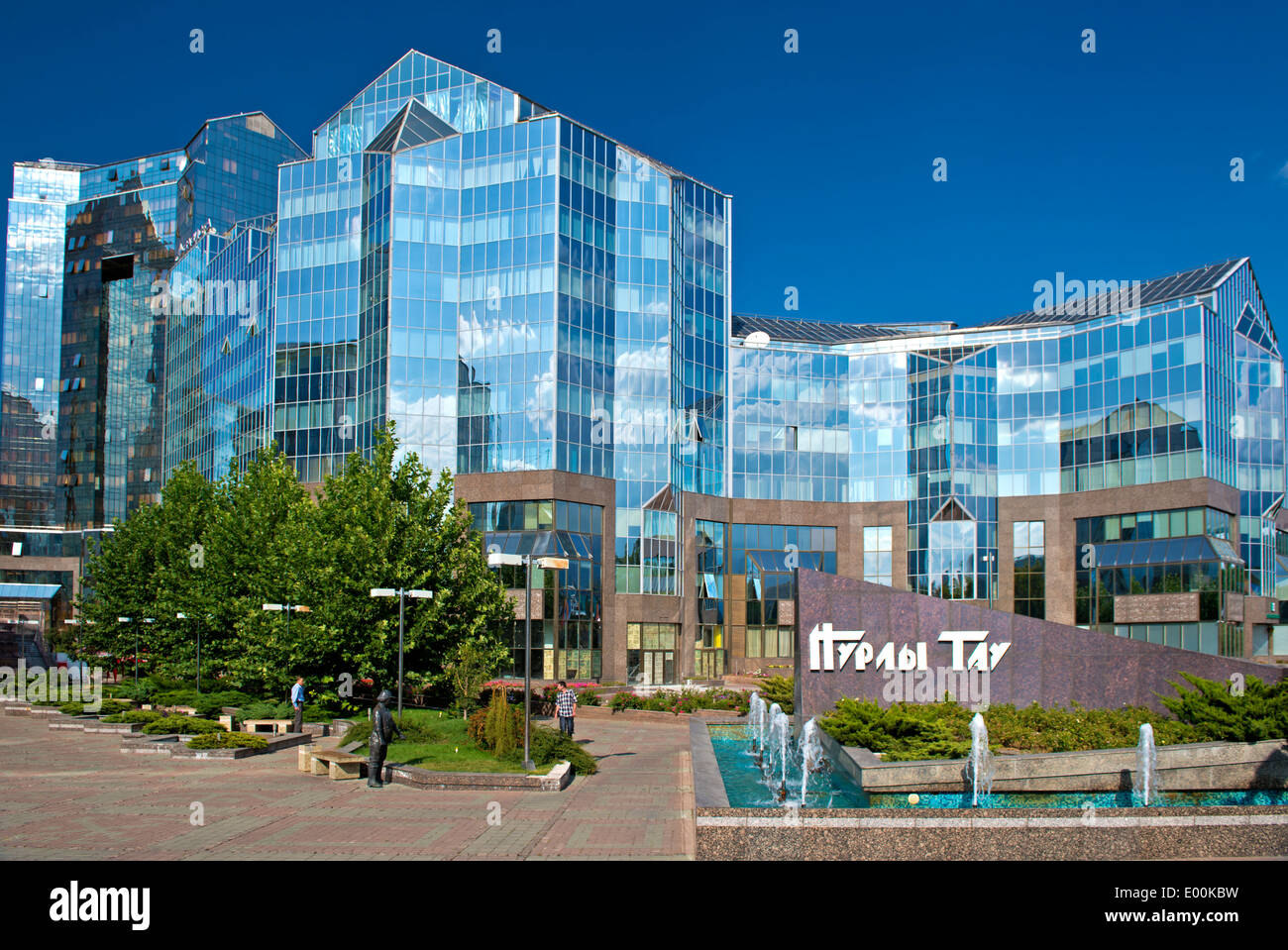 Centre d'affaires Nurly Tau à l'Avenue Al-Farabi, Bostandyksky District, Almaty, Kazakhstan Banque D'Images