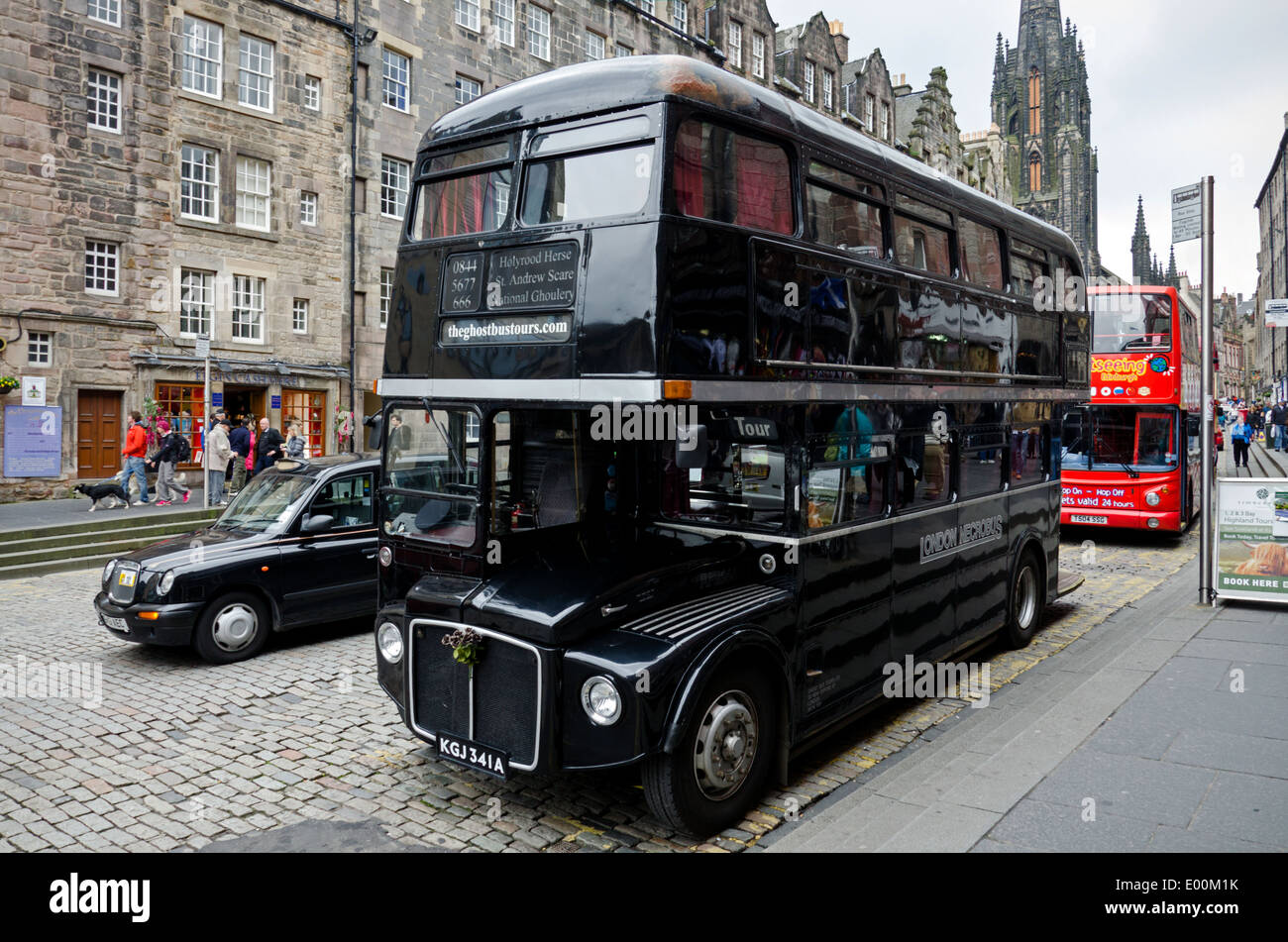 L'Edinburgh Ghost Bus Tour est une visite guidée théâtrale, prenez-vous pour un voyage autour de la face sombre d'Édimbourg. Banque D'Images