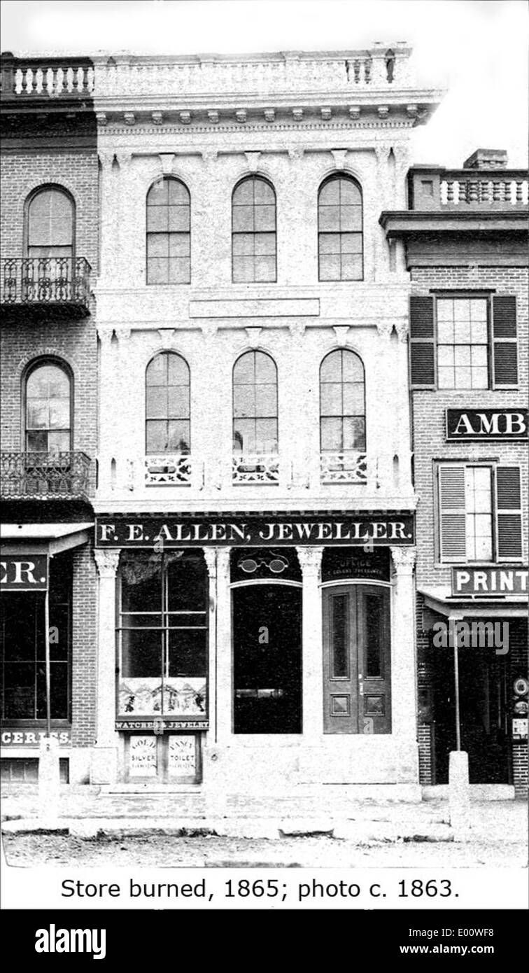 Allen Jeweller, situé sur main Street à Keene, New Hampshire, propose des bijoux de qualité et de l'artisanat. Le magasin, autrefois propriété de F.E. Allen et plus tard exploité par J.A. French, est une entreprise historique dans la région, reflétant la tradition locale de production de bijoux de haute qualité. Banque D'Images