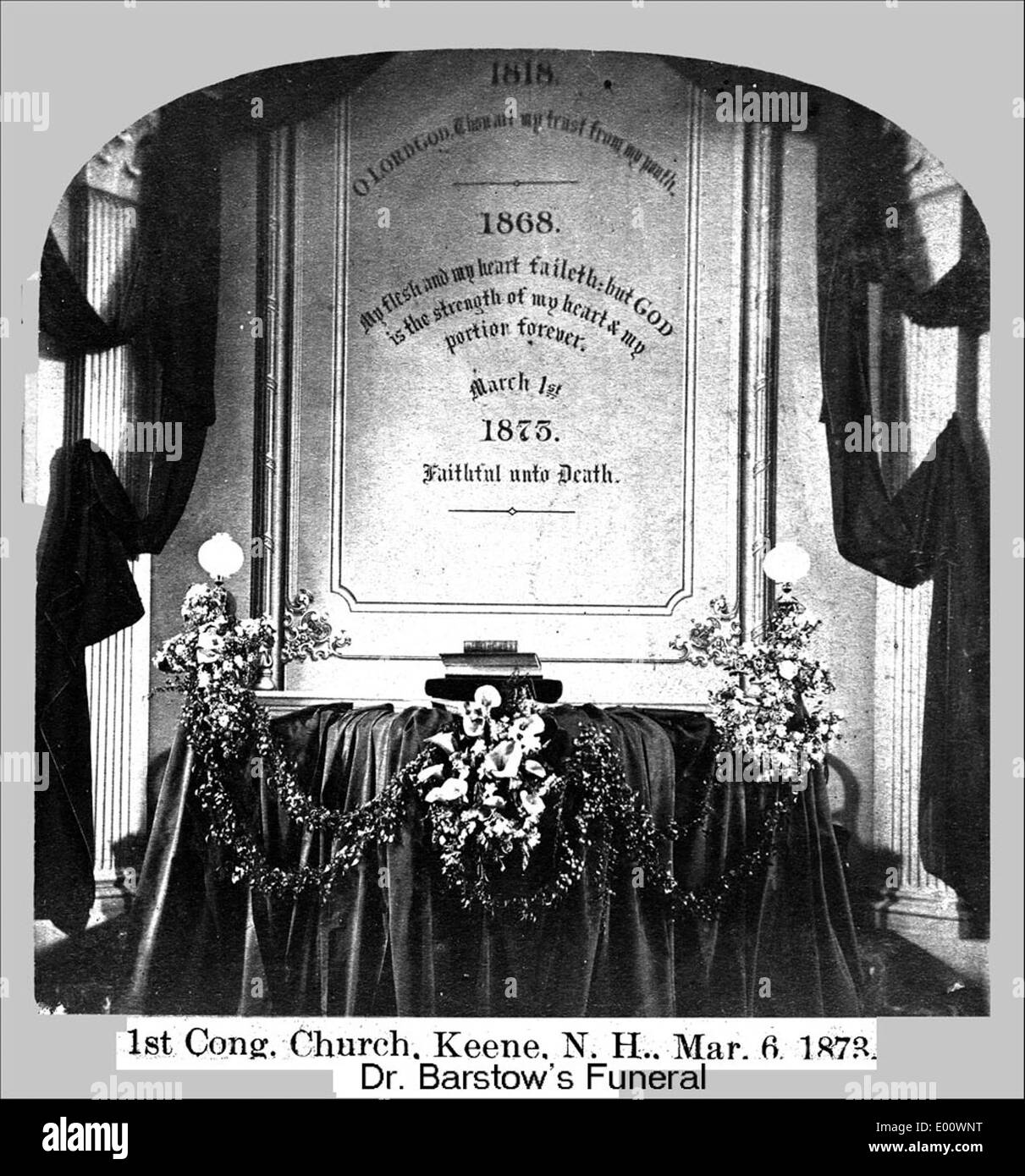 L'intérieur de la première église congrégationnelle de Keene, dans le New Hampshire, présente l'architecture historique et les éléments de conception typiques des églises de la Nouvelle-Angleterre du XIXe siècle. Banque D'Images