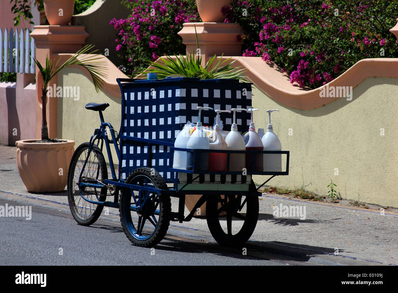 Boutique traditionnelle sur des roues sur l'île de la Barbade Banque D'Images