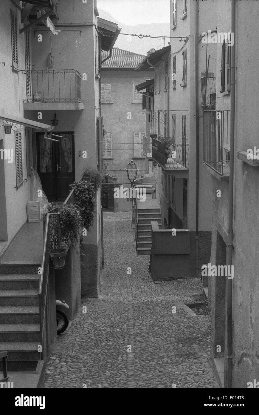 Alley à Varenna sur le lac de Côme, Italie, 1990 Banque D'Images