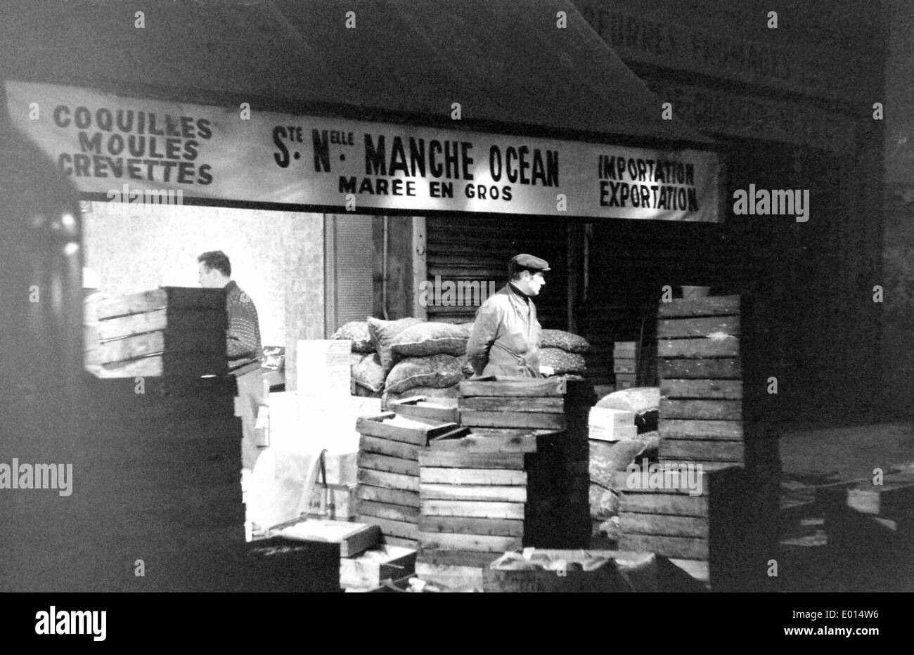 Marché dans les Halles à Paris, 1967 Banque D'Images