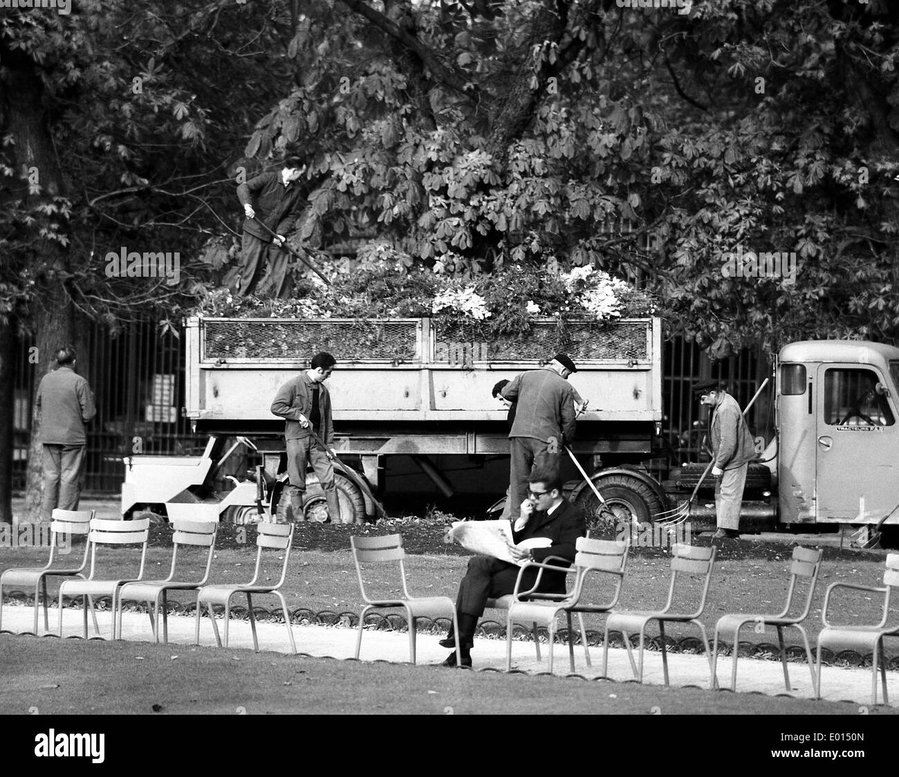 Le jardinage au Jardin du Luxembourg, à Paris, 1967 Banque D'Images