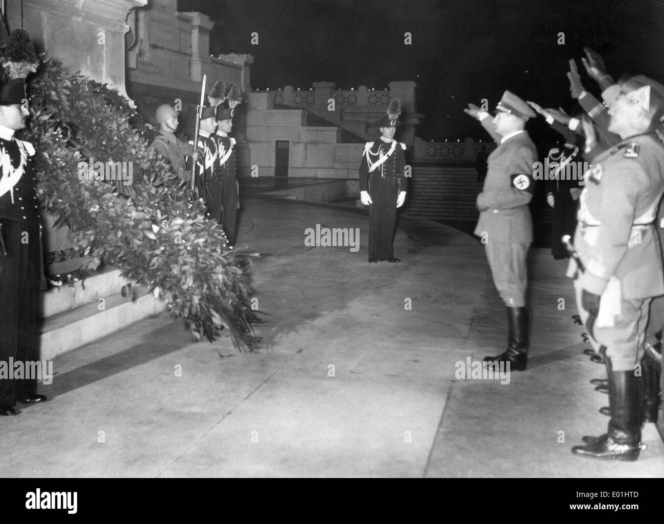 Rudolf Hess sur la Tombe du Soldat inconnu à Rome, 1937 Banque D'Images