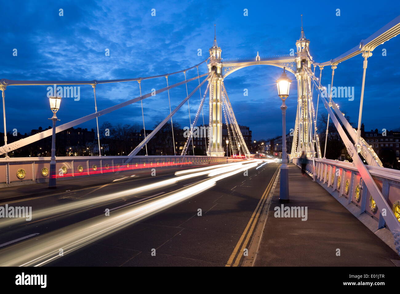 Albert Bridge at night, Chelsea, Londres, Angleterre, Royaume-Uni, Europe Banque D'Images