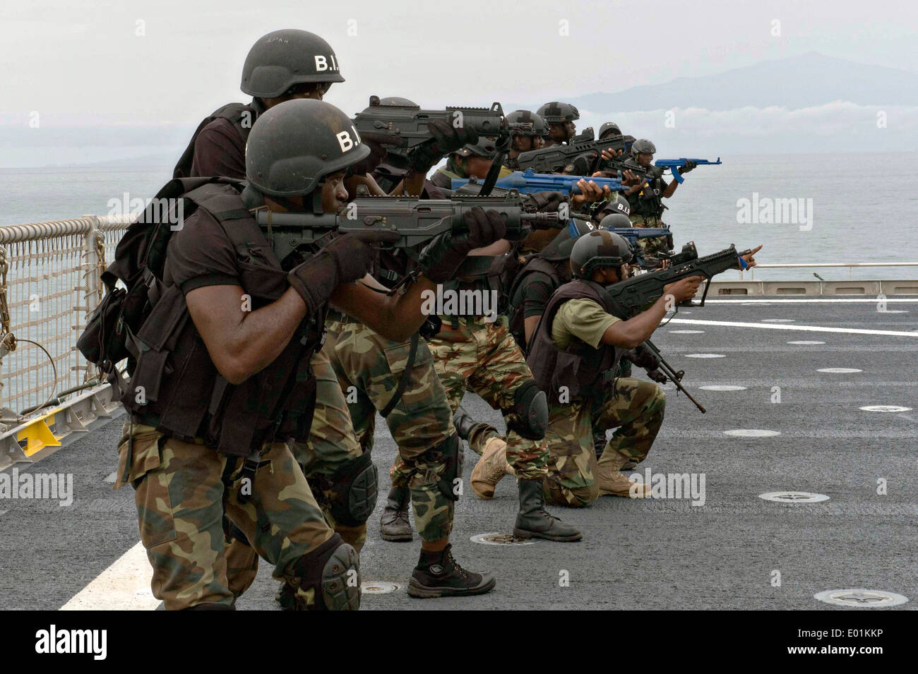 Bataillon d'intervention rapide Banque de photographies et d'images à haute  résolution - Alamy