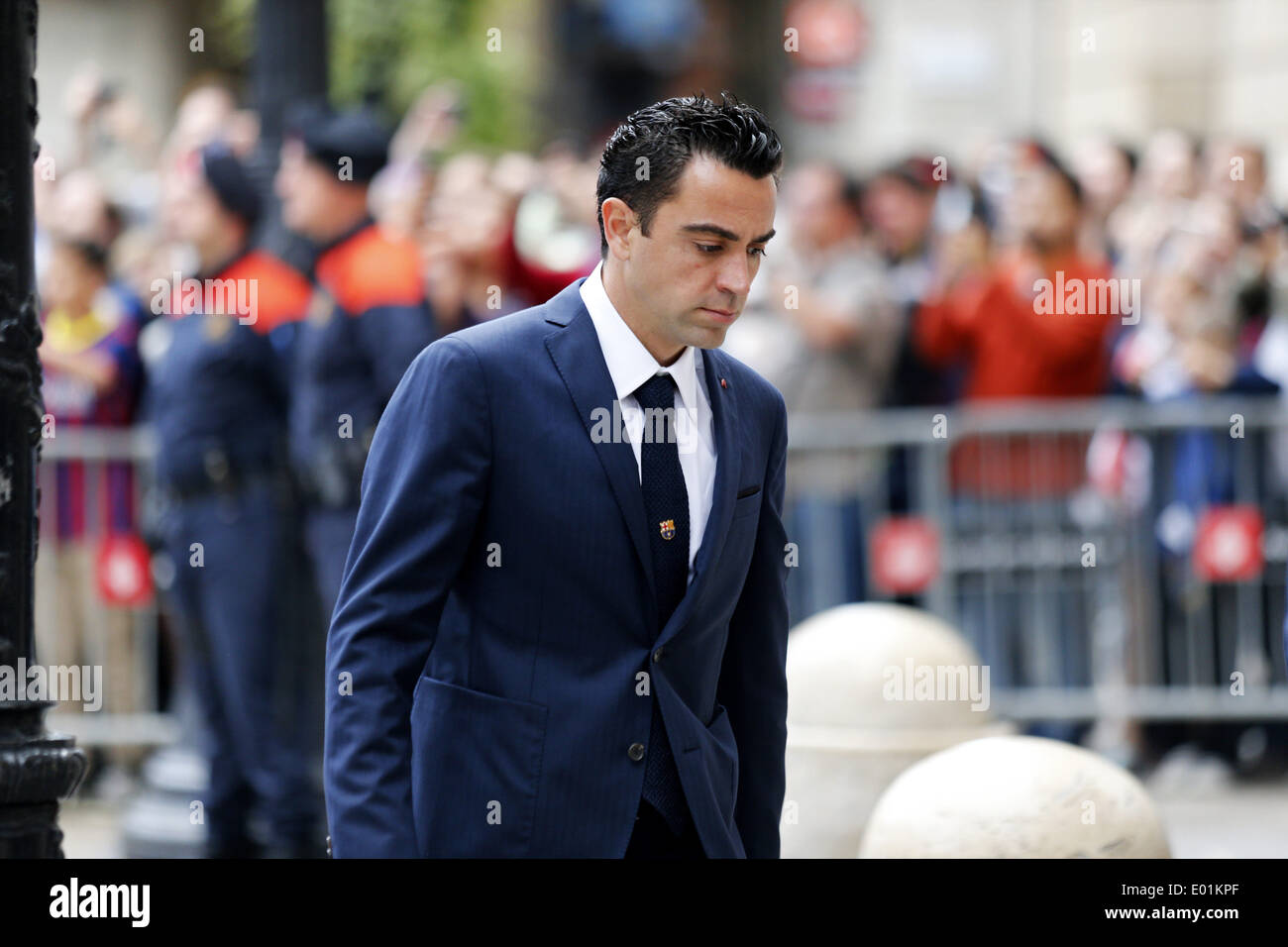 Barcelone, Espagne. Apr 28, 2014. Xavi Hernandez entrant dans la cathédrale de Barcelone pour assister aux funérailles de Tito Vilanova. Photo : Joan Valls/Urbanandsport Nurphoto /. Credit : Joan Valls/NurPhoto ZUMAPRESS.com/Alamy/Live News Banque D'Images