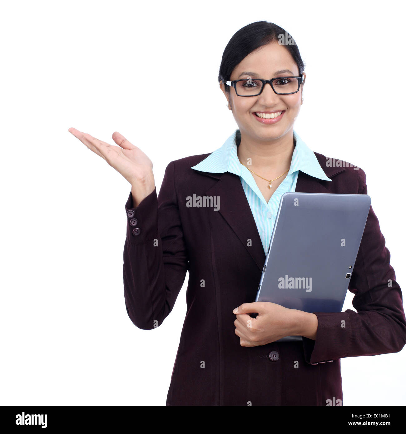 Young business woman holding a tablet computer Banque D'Images