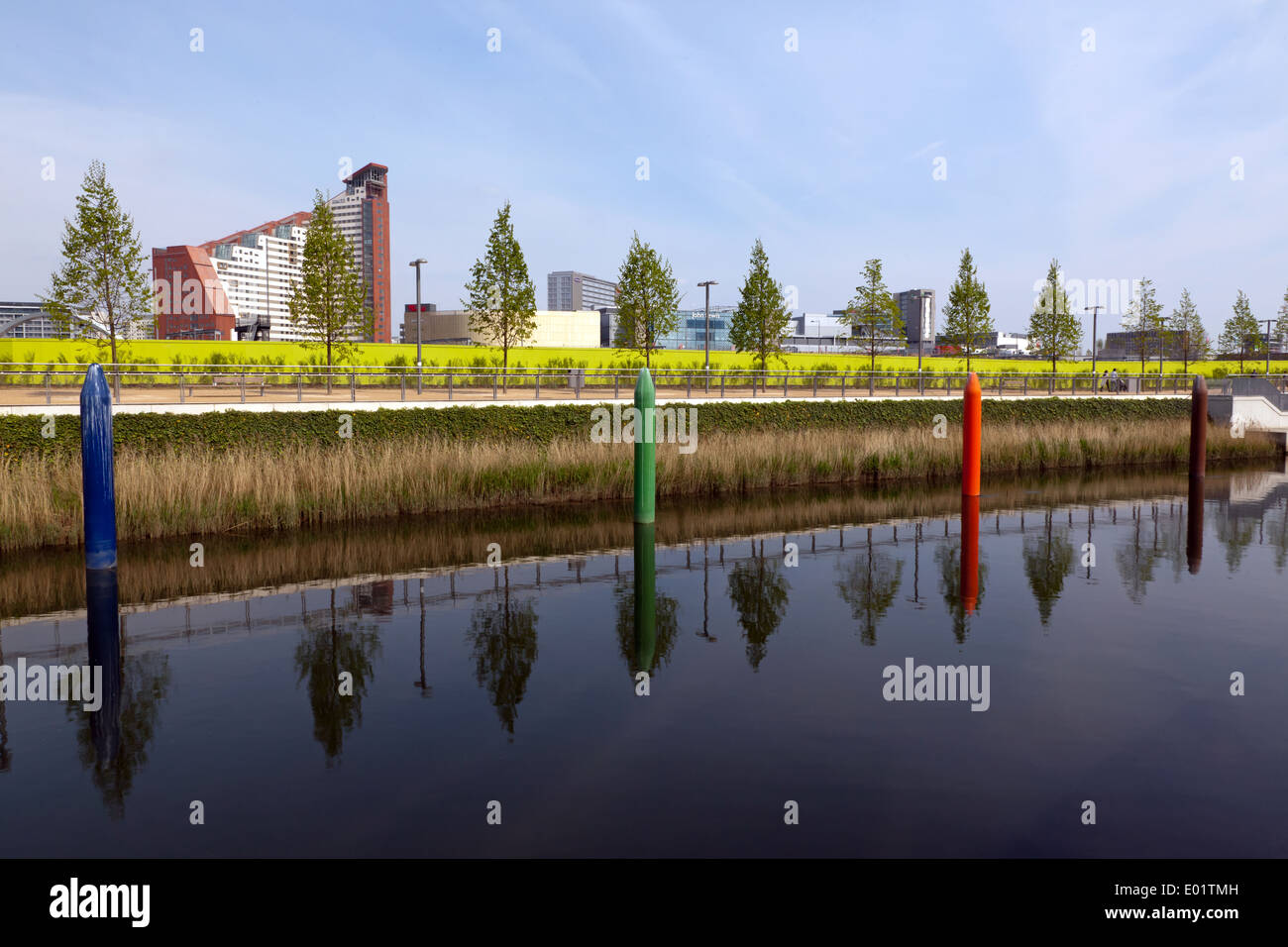 Nouvel aménagement par le côté de la rivière Lee, dans le Parc Olympique Queen Elizabeth II Stratford Banque D'Images