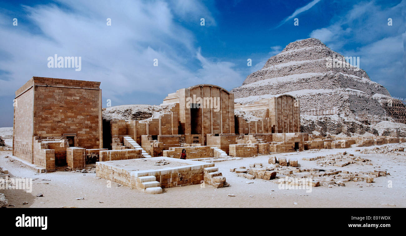 Saqqarah, pyramide à degrés du roi Djéser (III° dyn.) Le complexe de la nécropole du pharaon. Banque D'Images