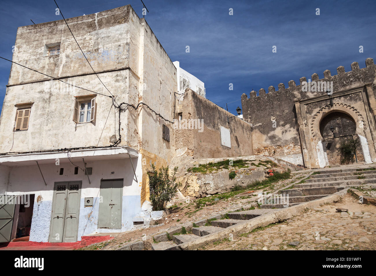 Ancienne forteresse et maisons individuelles. Medina, partie ancienne de Tanger, Maroc Banque D'Images