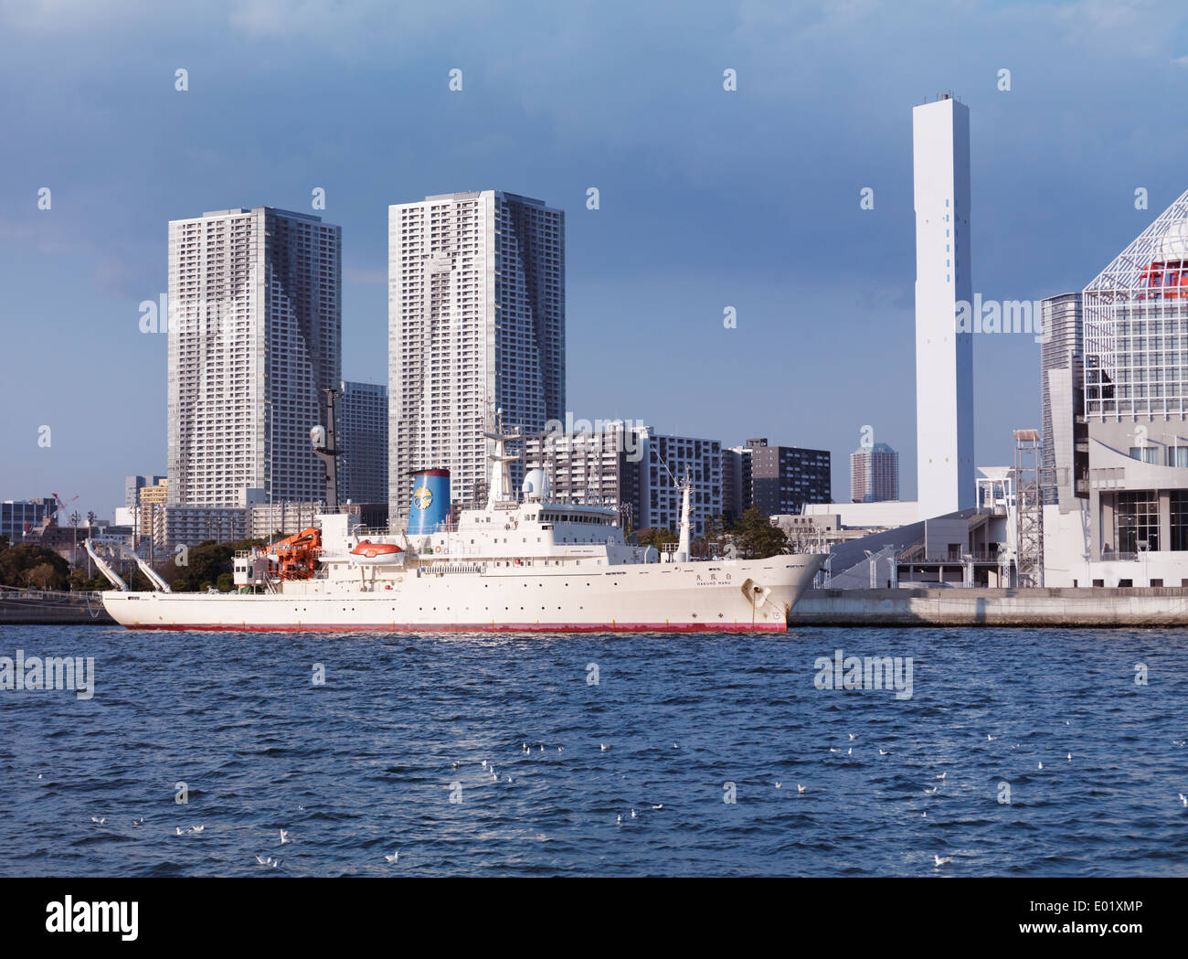 Navire de recherche Hakuho Maru amarré à Tokyo, Japon. Banque D'Images