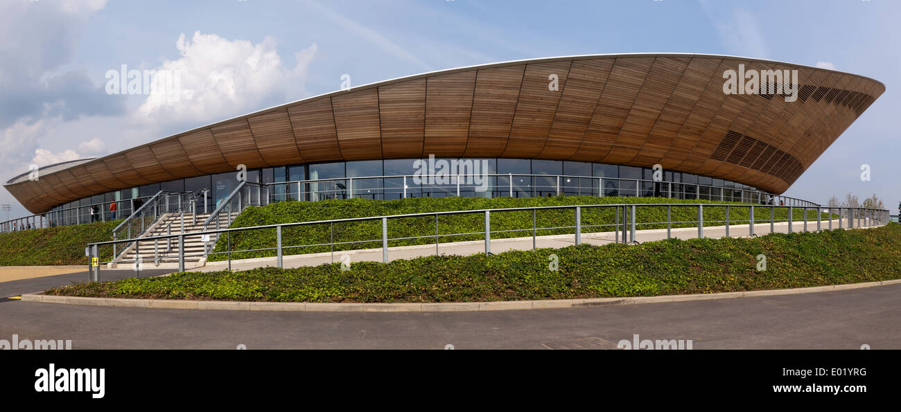 Image photostiched panoramique de la Lee Valley Velodrome, dans la reine Elizabeth II, le Parc olympique de Stratford, Londres. Banque D'Images