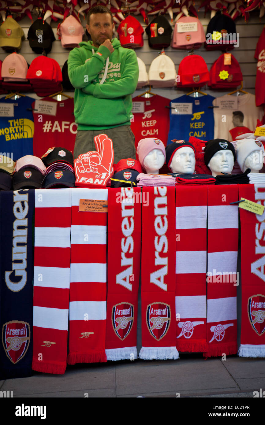 Vente de marchandises Arsenal sur Gillespie Road Banque D'Images