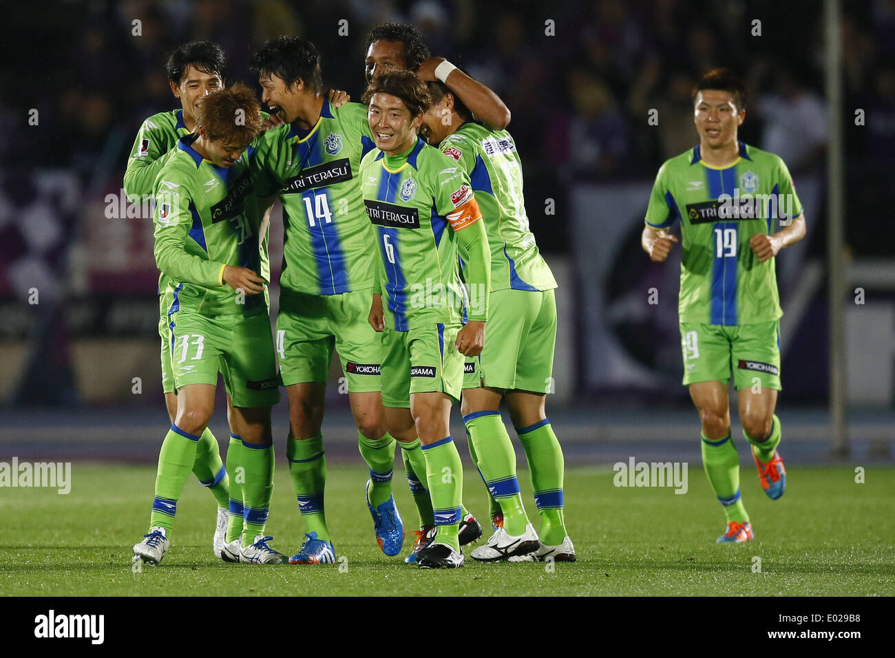 Shonan Hiratsuka Stade BMW, Kanagawa, Japon. Apr 29, 2014. Shonan Bellmare groupe de l'équipe, le 29 avril 2014 - Football : Football /2014 J.LEAGUE Division 2 match Shonan Bellmare entre Kyoto Sanga FC 3-0 au Stade BMW Shonan Hiratsuka, Kanagawa, Japon. © AFLO SPORT/Alamy Live News Banque D'Images