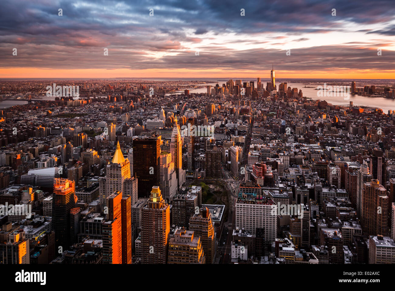 Vue aérienne du sud de Manhattan au coucher du soleil Banque D'Images