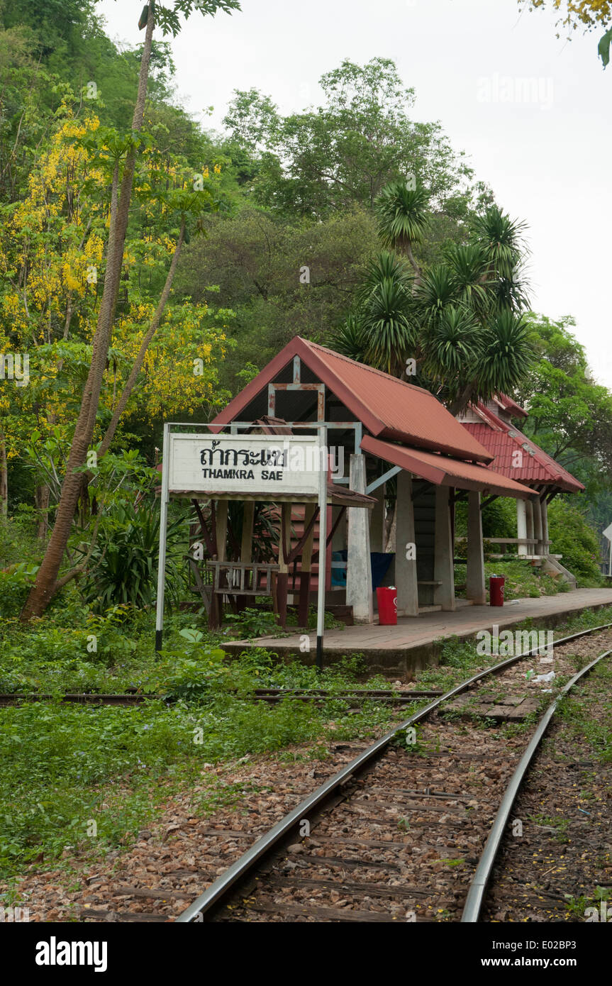 Une section restaurée du célèbre chemin de fer de la mort à l'ouest de Kanchanaburi, Thaïlande Banque D'Images