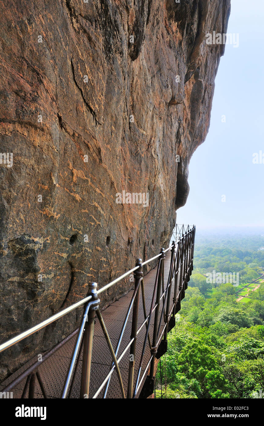 Fer à repasser sur le nridge face raide du Rocher du Lion, Sigiriya, Site du patrimoine mondial de l'UNESCO, Sigiriya, Sri Lanka, Province centrale Banque D'Images