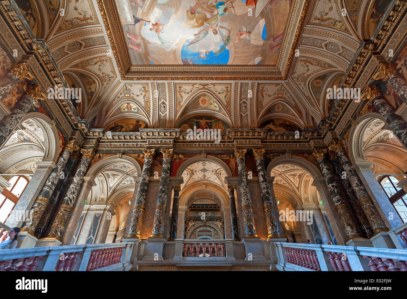 Escalier avec peinture de plafond par Mihály Munkácsy von, 1890, Kunsthistorisches Museum, Museum of Fine Arts, 1891, Vienne Banque D'Images