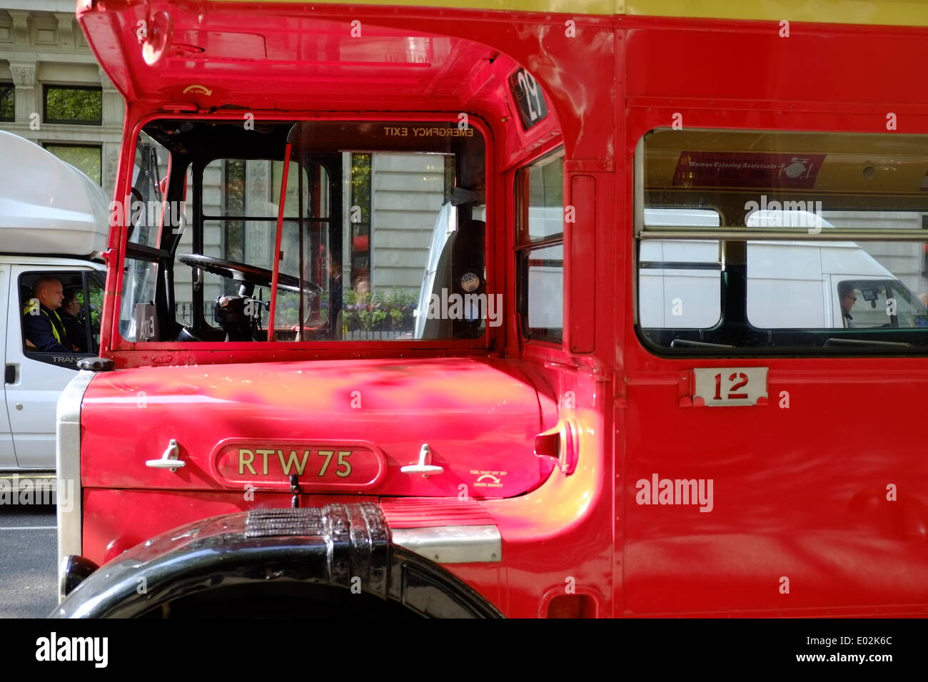 Londres, Royaume-Uni. Apr 30, 2014. Ce bus des années 40 était de retour en service aujourd'hui à aider dehors pendant la grève du métro de Londres. Megawhat Crédit : Rachel/Alamy Live News Banque D'Images