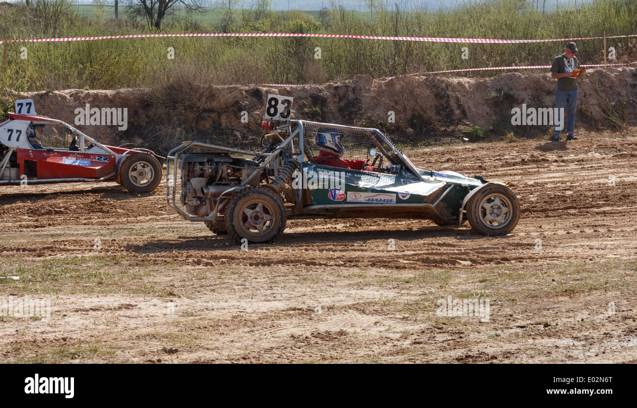 La coupe de Biélorussie sur un autocross a adoptée en avril, mai, 26-27 2014 en règlement Tulovo (région de Vitebsk Vitebsk Belarus) 2014.. Banque D'Images