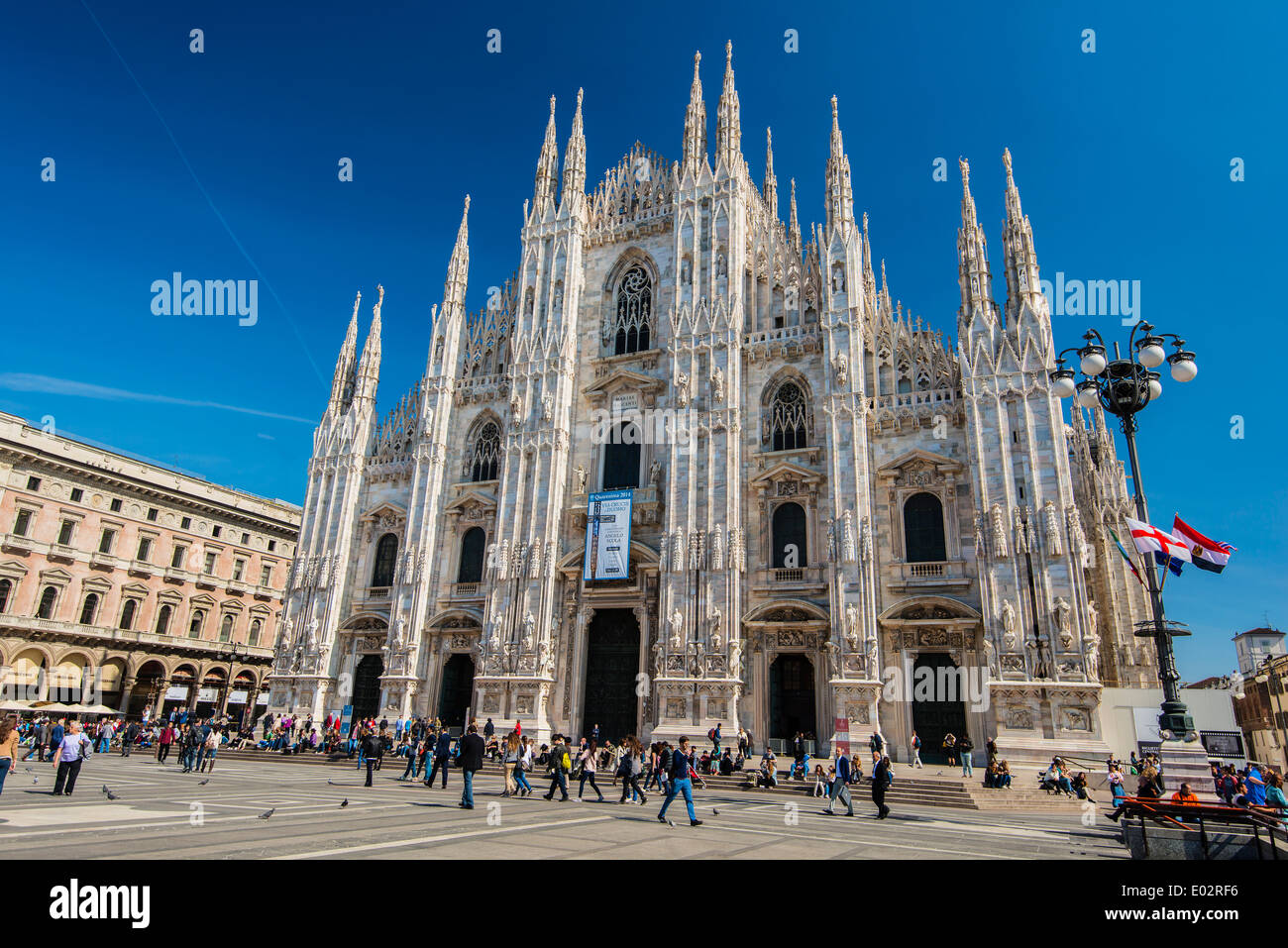 Place Piazza del Duomo avec la cathédrale gothique, Milan, Lombardie, Italie Banque D'Images