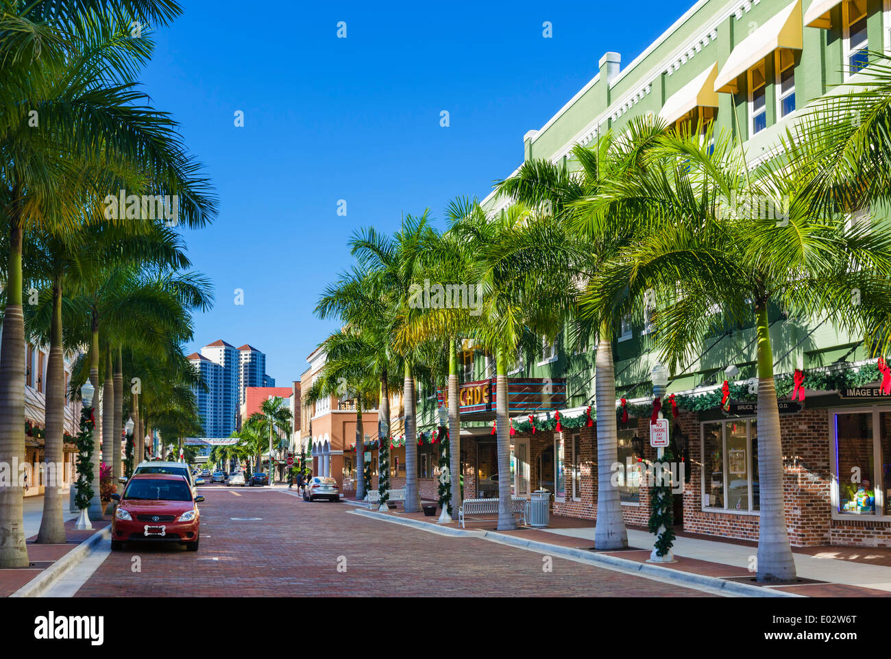 Première rue dans le quartier historique de River District au centreville de Fort Myers