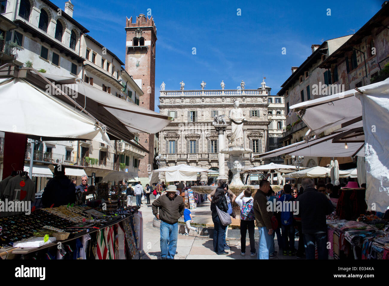 Avril 26,2012.Verona,italie. vista della Torre del palazzo maffei Banque D'Images